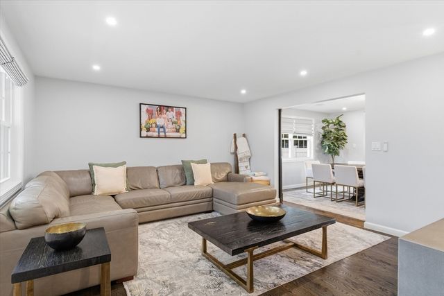 39 Peartree Dr, Westwood, MA 02090