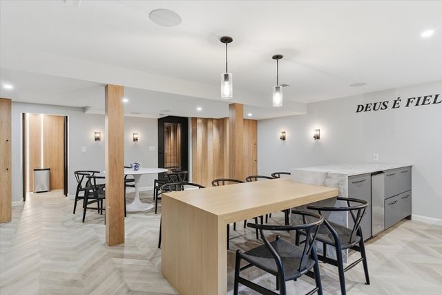 39 Peartree Dr, Westwood, MA 02090