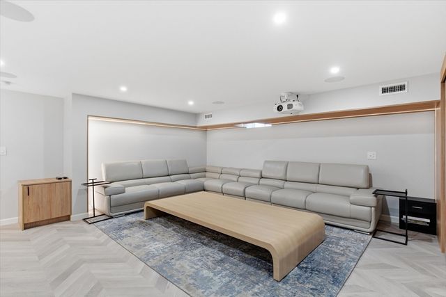 39 Peartree Dr, Westwood, MA 02090