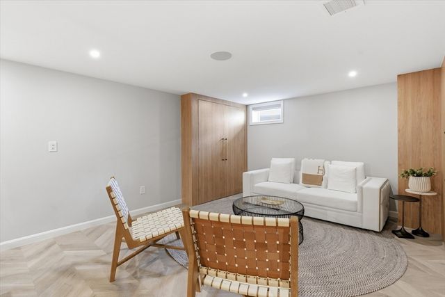 39 Peartree Dr, Westwood, MA 02090