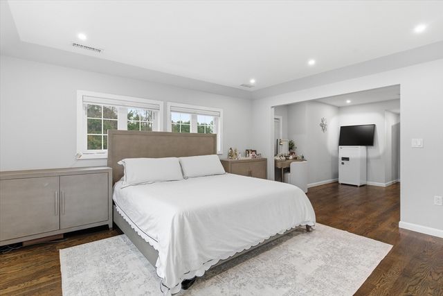39 Peartree Dr, Westwood, MA 02090