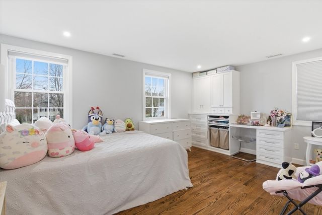 39 Peartree Dr, Westwood, MA 02090