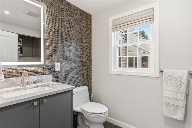 39 Peartree Dr, Westwood, MA 02090
