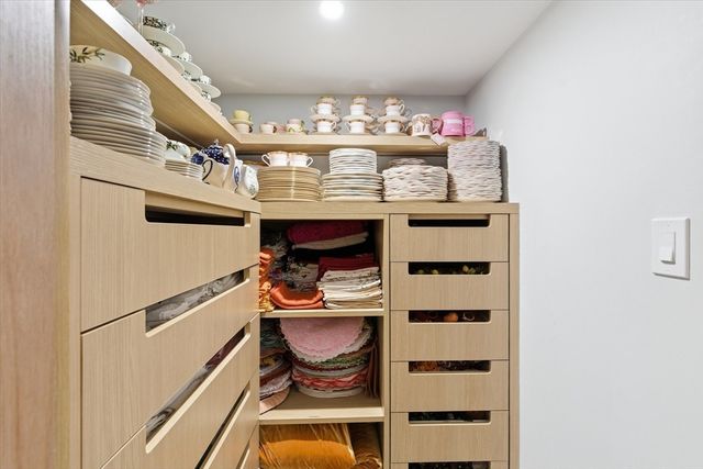 39 Peartree Dr, Westwood, MA 02090