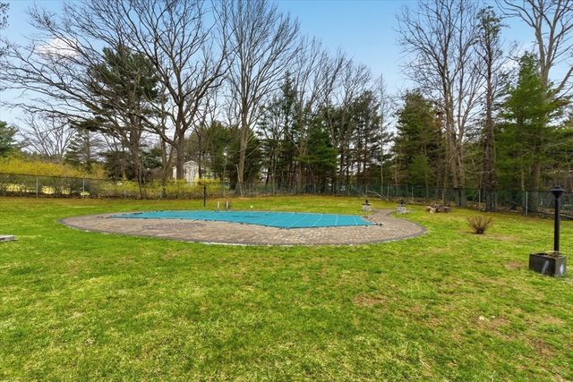 39 Peartree Dr, Westwood, MA 02090