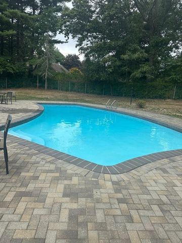 39 Peartree Dr, Westwood, MA 02090