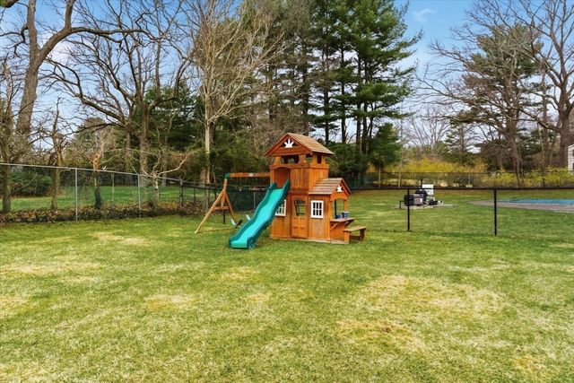 39 Peartree Dr, Westwood, MA 02090