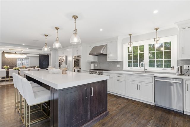 39 Peartree Dr, Westwood, MA 02090