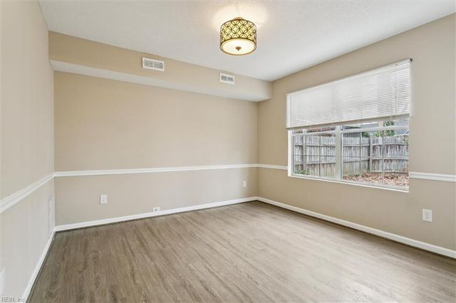 259 Summerlake LN, Newport News, VA 23602