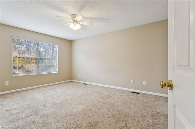 259 Summerlake LN, Newport News, VA 23602