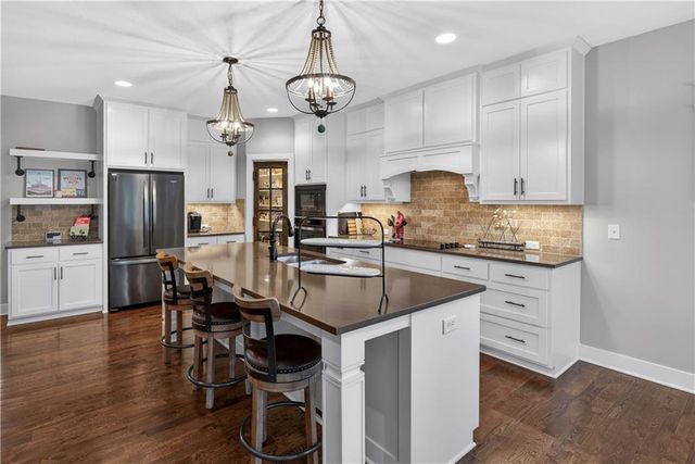 1309 NE Brandywine Drive, Lee's Summit, MO 64064