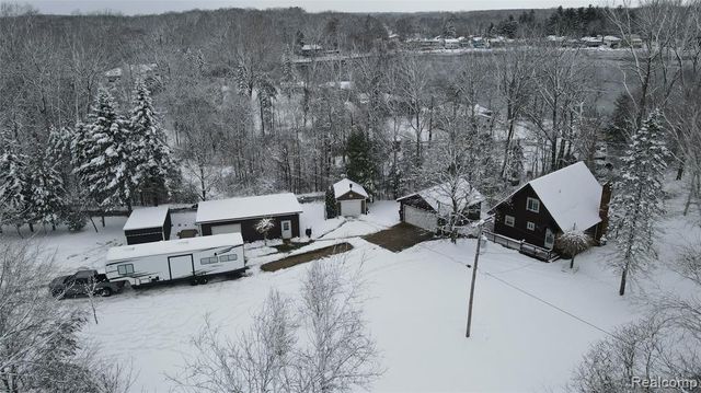 9707 North Lake Rd Road, Otter Lake, MI 48464