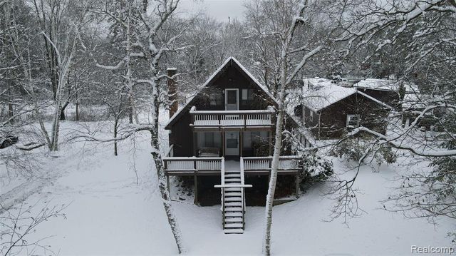 9707 North Lake Rd Road, Otter Lake, MI 48464