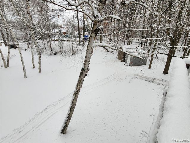 9707 North Lake Rd Road, Otter Lake, MI 48464