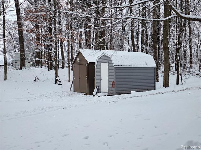 9707 North Lake Rd Road, Otter Lake, MI 48464