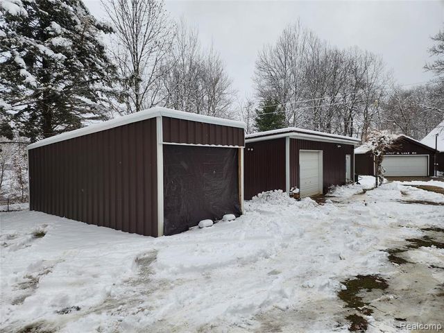 9707 North Lake Rd Road, Otter Lake, MI 48464