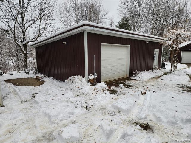 9707 North Lake Rd Road, Otter Lake, MI 48464