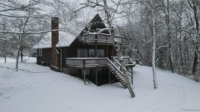 9707 North Lake Rd Road, Otter Lake, MI 48464