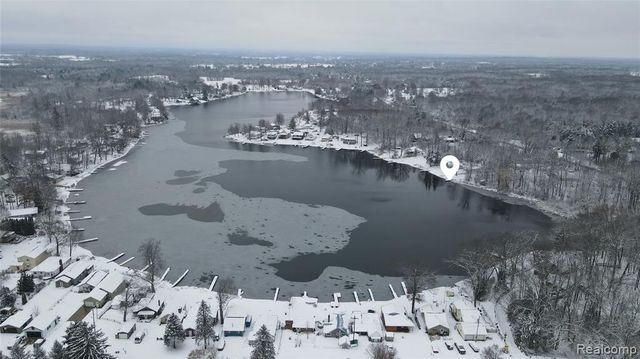 9707 North Lake Rd Road, Otter Lake, MI 48464