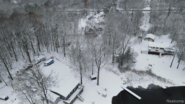 9707 North Lake Rd Road, Otter Lake, MI 48464