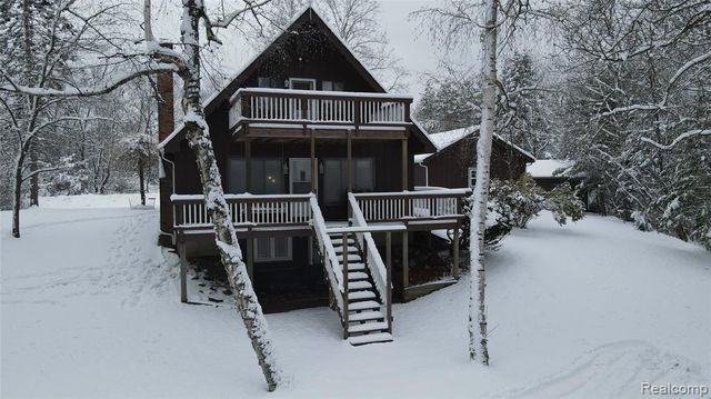 9707 North Lake Rd Road, Otter Lake, MI 48464