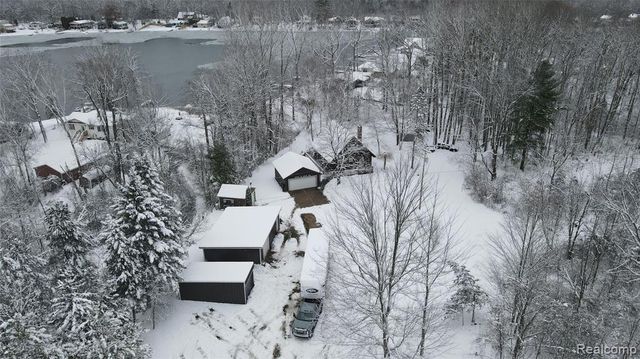 9707 North Lake Rd Road, Otter Lake, MI 48464