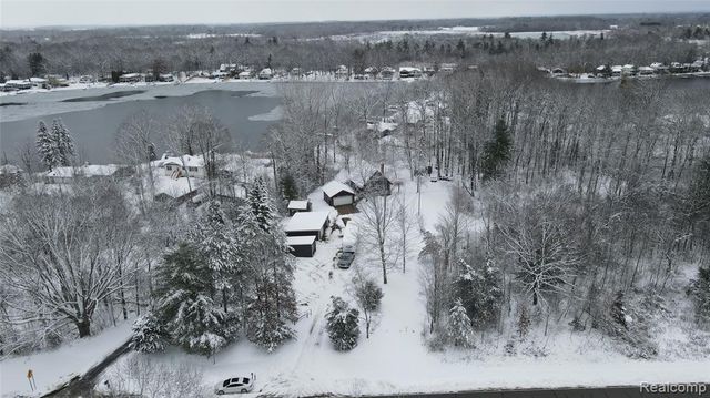 9707 North Lake Rd Road, Otter Lake, MI 48464