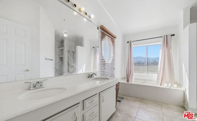 16670 E Avenue T4, Llano, CA 93544