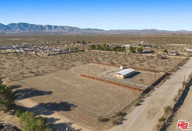 16670 E Avenue T4, Llano, CA 93544