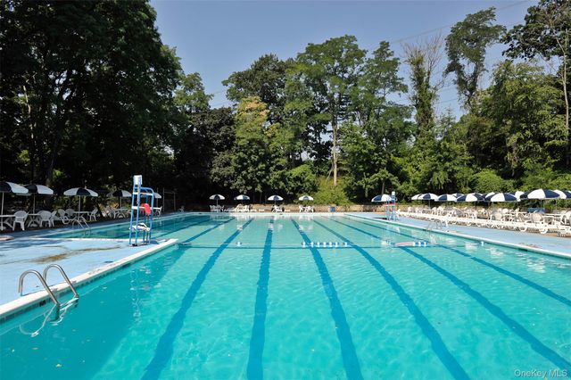 3 Sadore Lane 1E, Yonkers, NY 10710