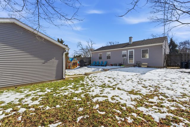 204 Woodlawn Drive, Mundelein, IL 60060