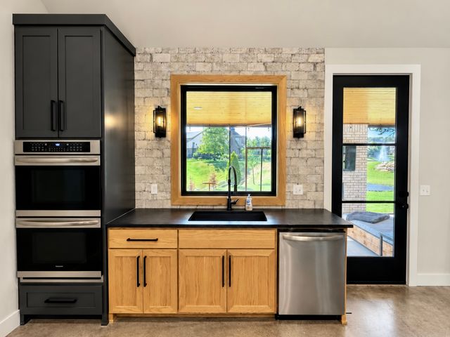 7404 S 6th Street S, Broken Arrow, OK 74011