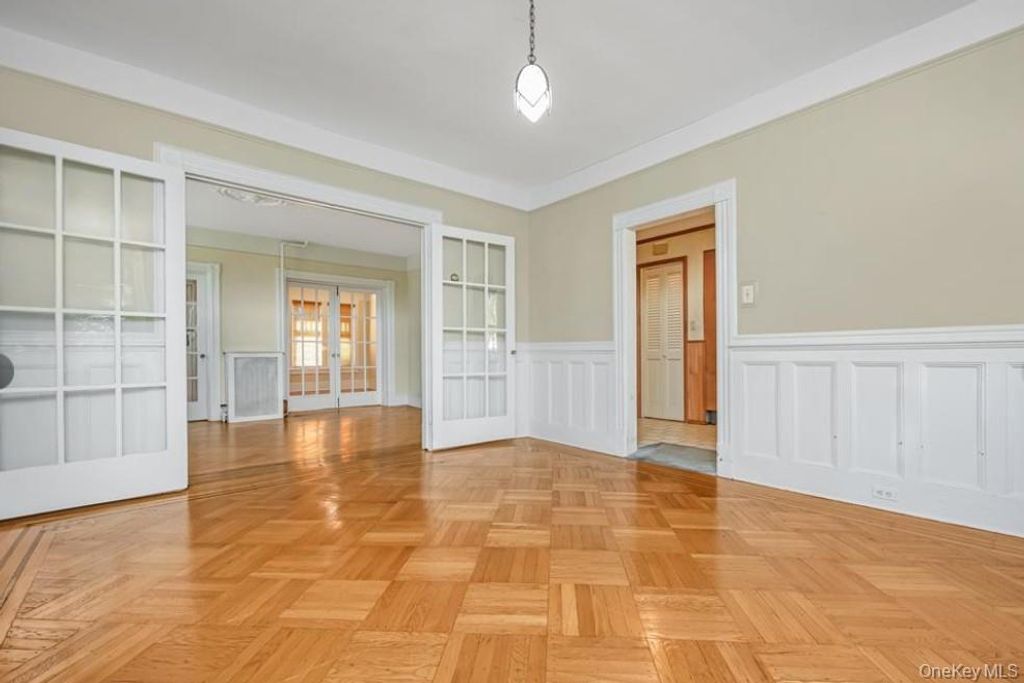 215 Conklin Street Lower, Farmingdale, NY 11735 — photo 3