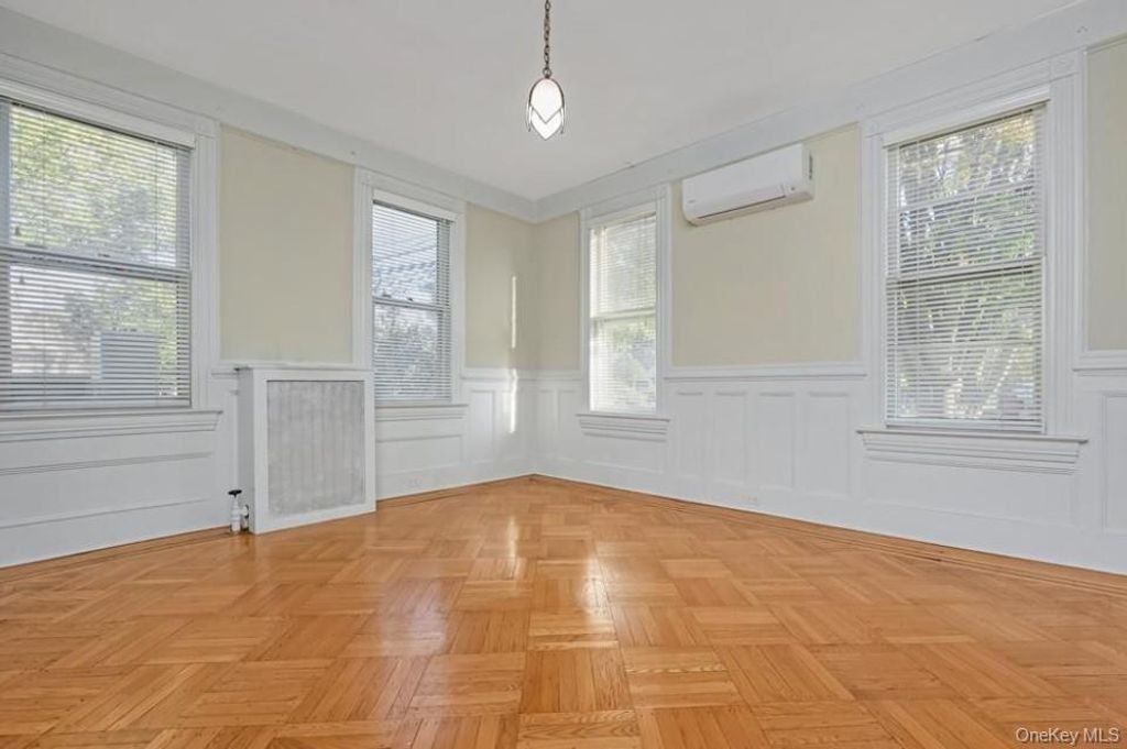 215 Conklin Street Lower, Farmingdale, NY 11735 — photo 4