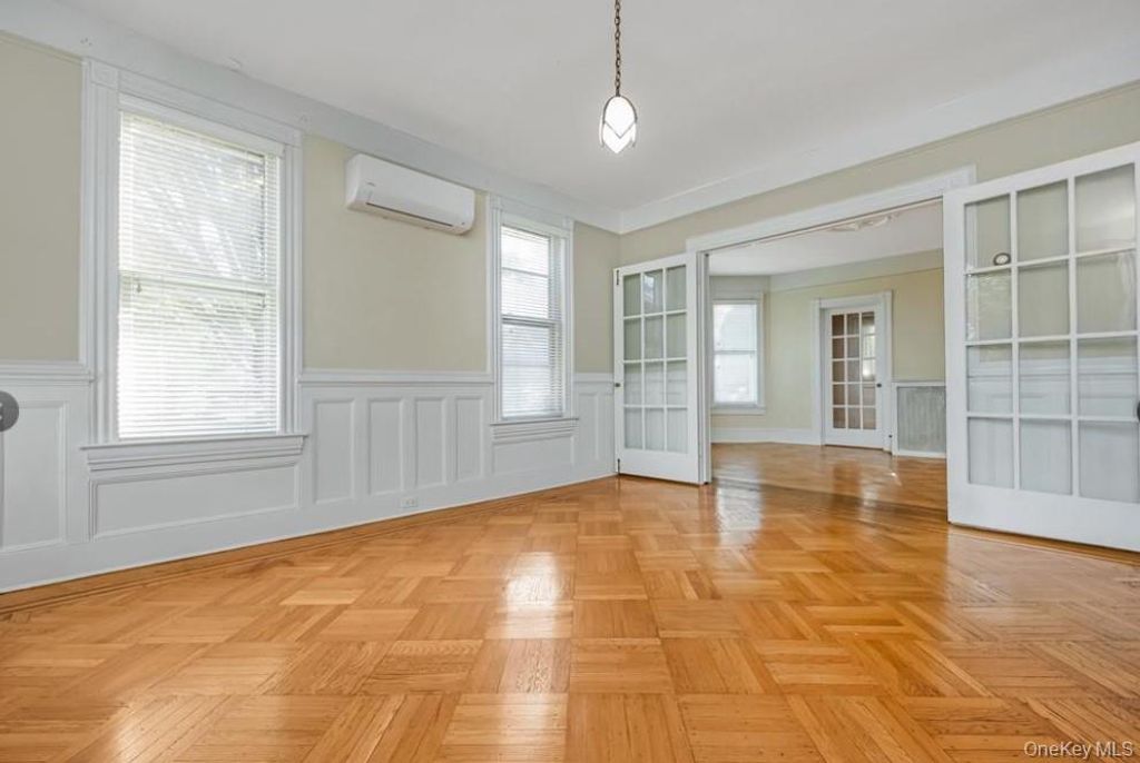 215 Conklin Street Lower, Farmingdale, NY 11735 — photo 5