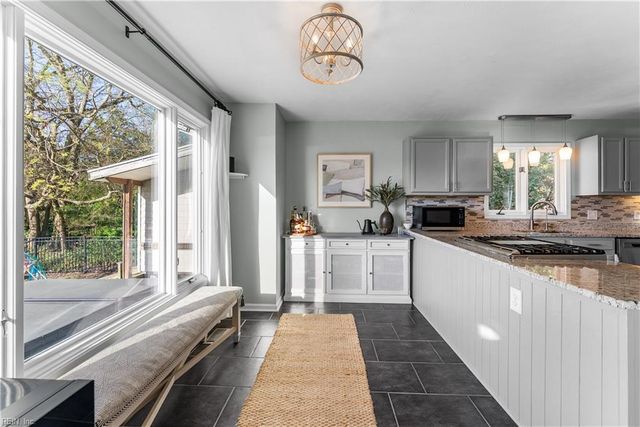 44 River RD, Poquoson, VA 23662