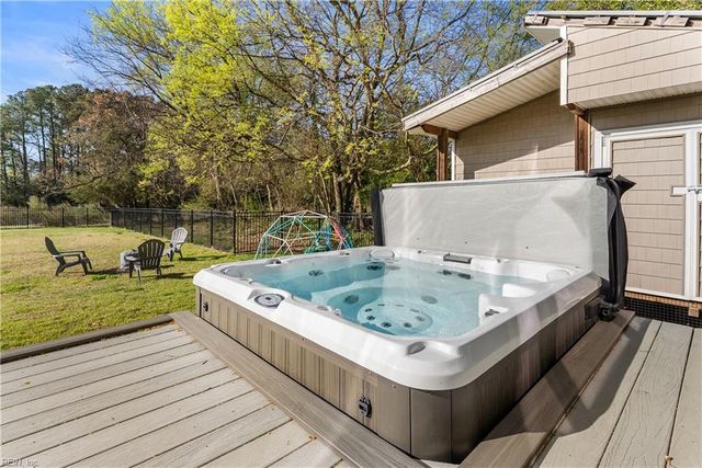 44 River RD, Poquoson, VA 23662