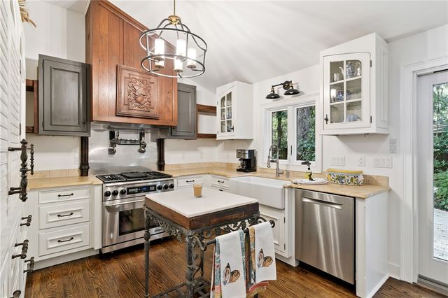 327 Peachtree Street, St Simons Island, GA 31522