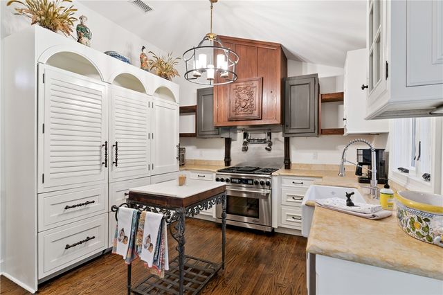 327 Peachtree Street, St Simons Island, GA 31522