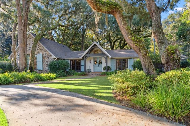 327 Peachtree Street, St Simons Island, GA 31522