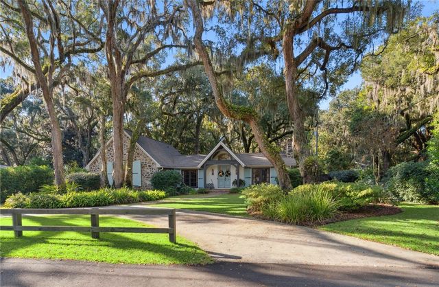 327 Peachtree Street, St Simons Island, GA 31522