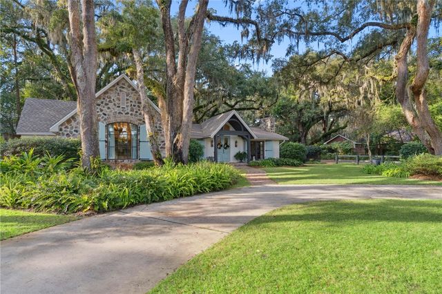 327 Peachtree Street, St Simons Island, GA 31522