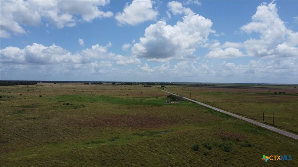 Image 6 of property listing at 10.33 Midway Rd, Inez, TX 77968