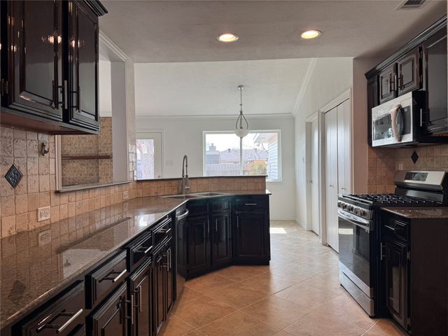 1734 Sterling Lane, Lewisville, TX 75067