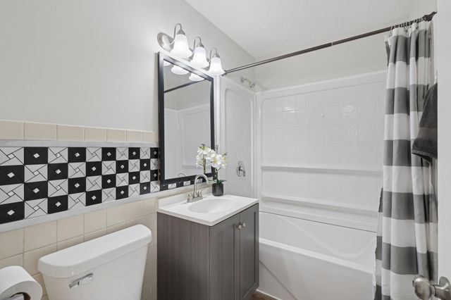 4905 Dupont Avenue N, Minneapolis, MN 55430