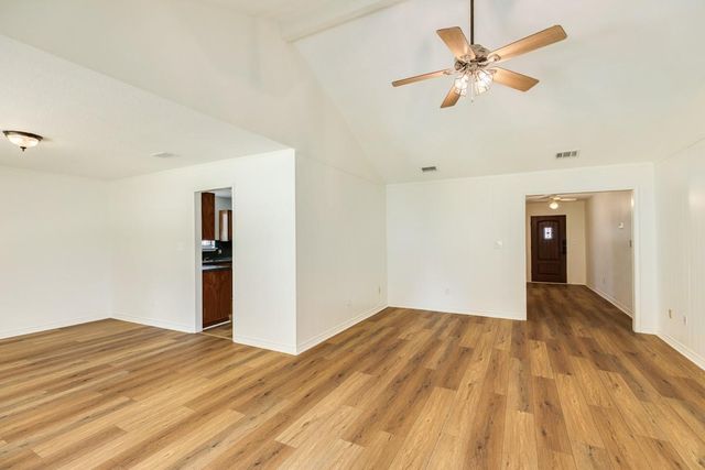 305 Freeman Boulevard, West Columbia, TX 77486