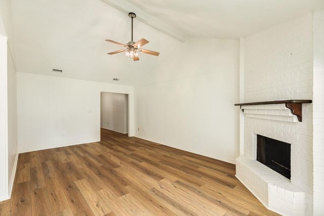 305 Freeman Boulevard, West Columbia, TX 77486