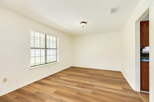 305 Freeman Boulevard, West Columbia, TX 77486