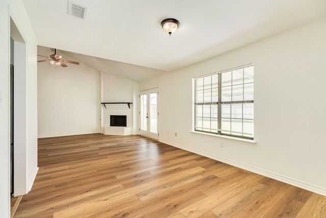 305 Freeman Boulevard, West Columbia, TX 77486