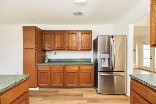 305 Freeman Boulevard, West Columbia, TX 77486